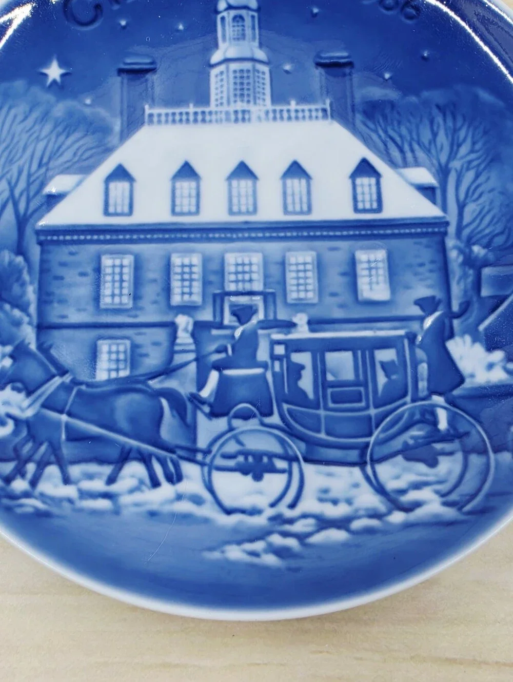 Bing & Grondahl Christmas 1986 Christmas Eve In Williamsburg Porcelain Denmark